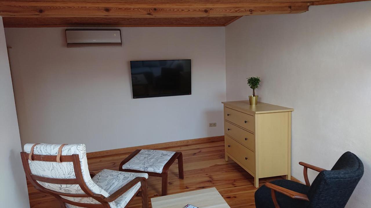 Apartamenty Przy Stonehenge Sosnowiec Ruang foto
