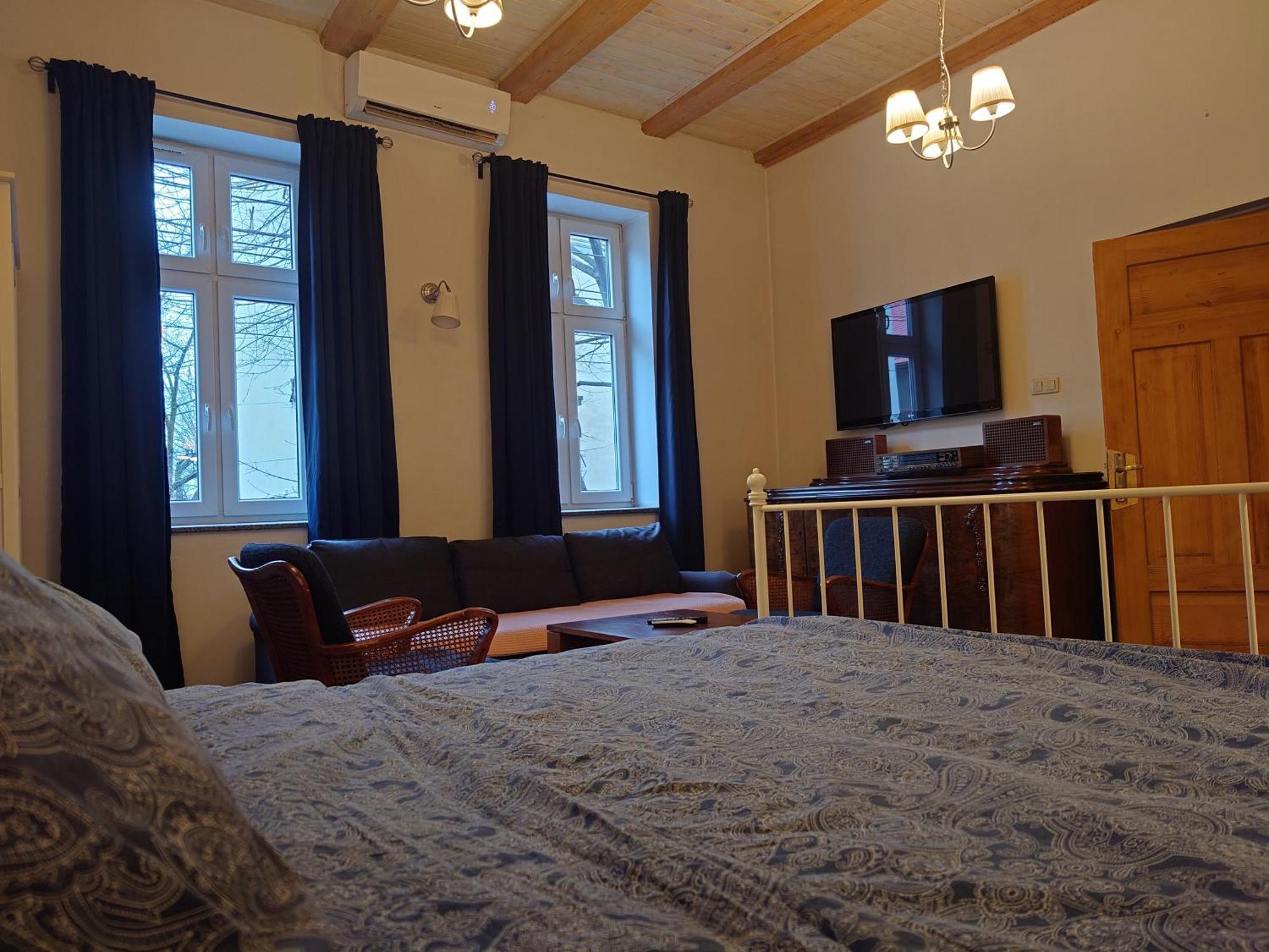 Apartamenty Przy Stonehenge Sosnowiec Ruang foto