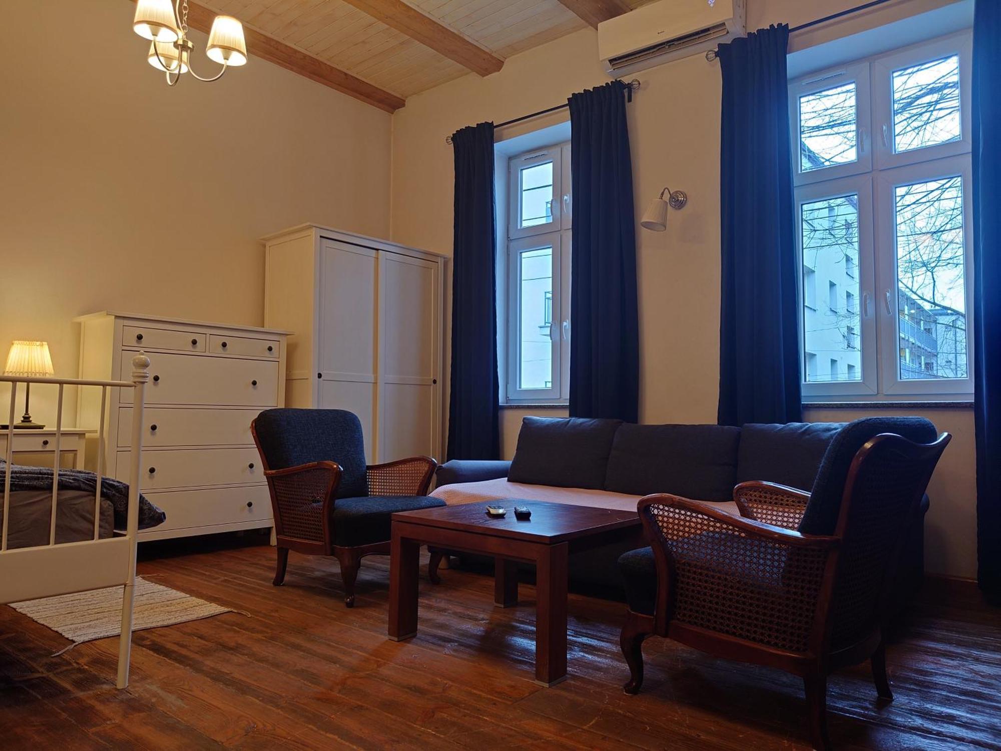 Apartamenty Przy Stonehenge Sosnowiec Ruang foto